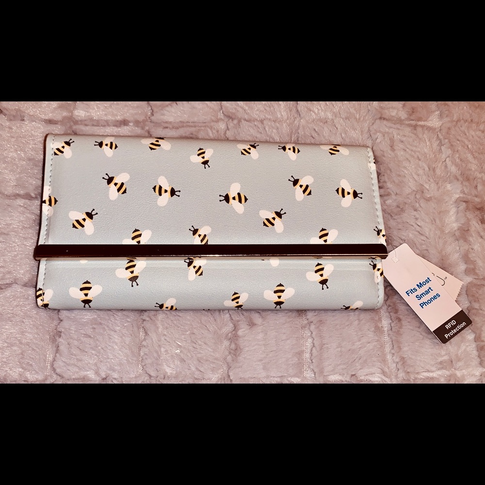 NWT Bumblebee print clutch organizer. Time and Tru